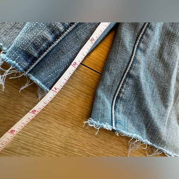 AMERICAN EAGLE A LINE DREAMY DRAPE STRETCH DENIM BOYFRIEND SHORTS - Picture 4 of 10